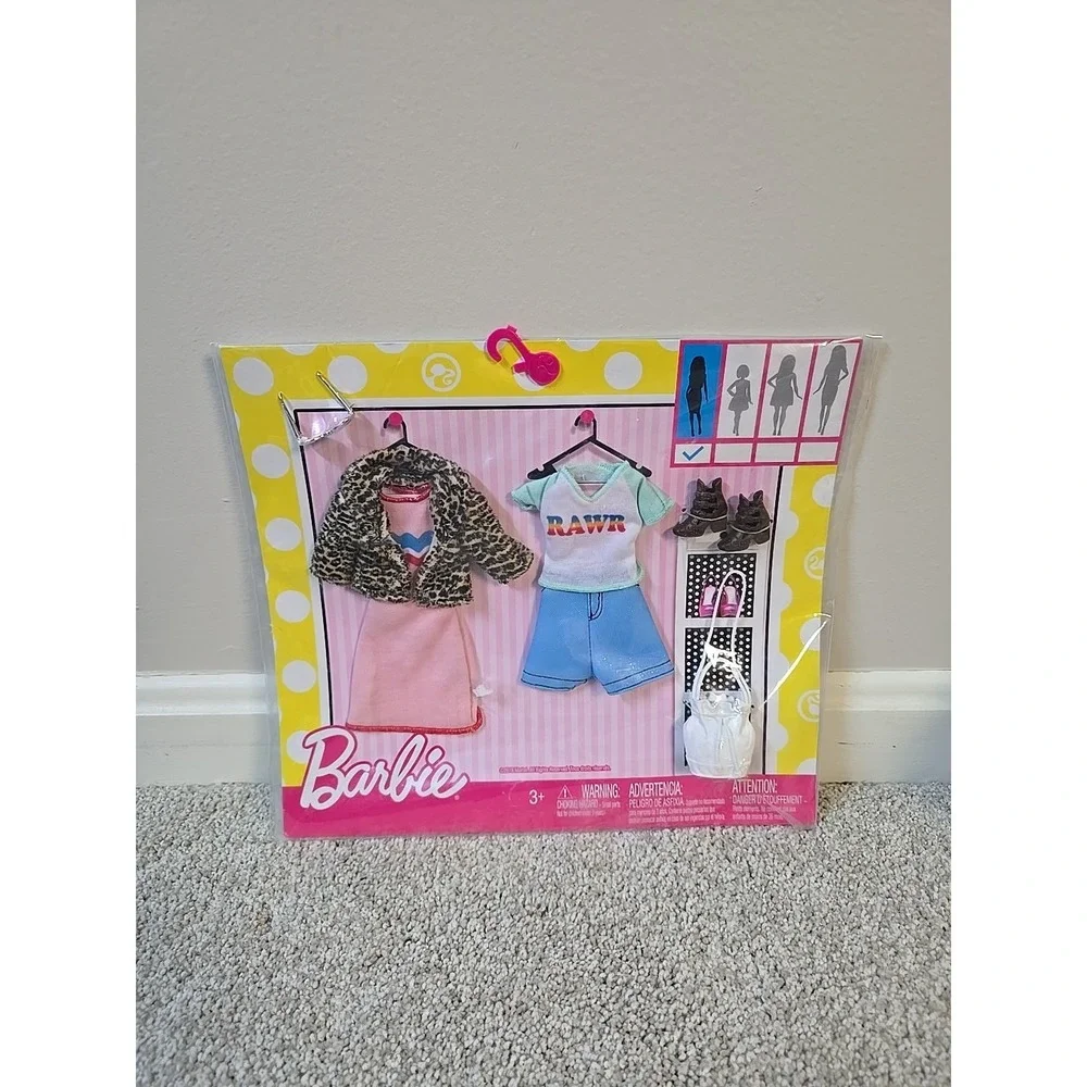 2016 Barbie‎ Fashionistas Fashion Pack - Chic Fashion with Purse and Boots